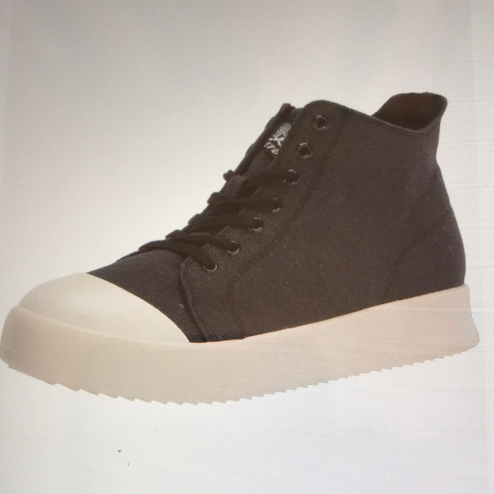 ROCKET DOG Women’s Walt Orchard Canvas Sneaker. Size 7.5 Medium. NIB. Black.